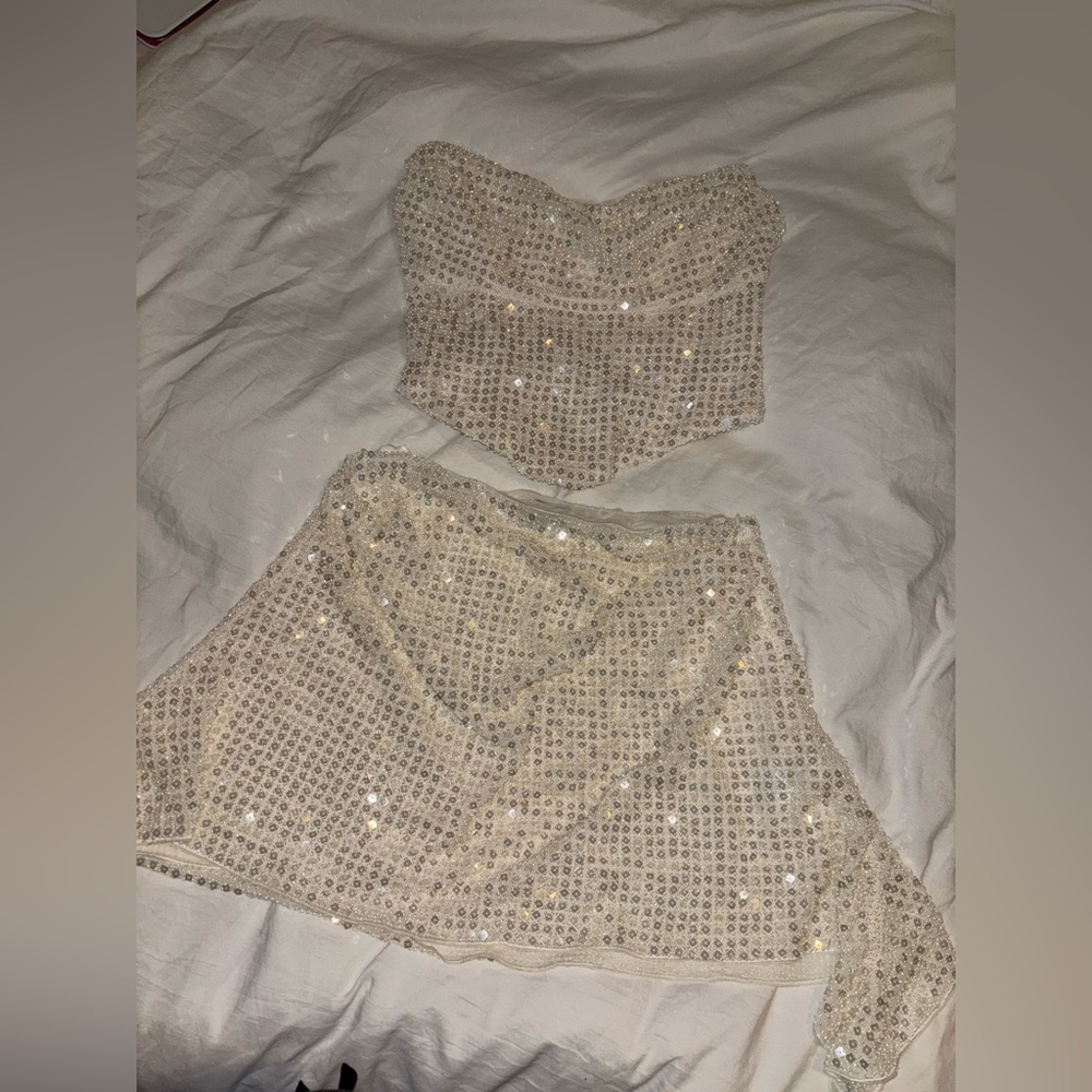 Oh Polly two piece Top and Skirt Set.
Worn once. Perfect condition. ❤️